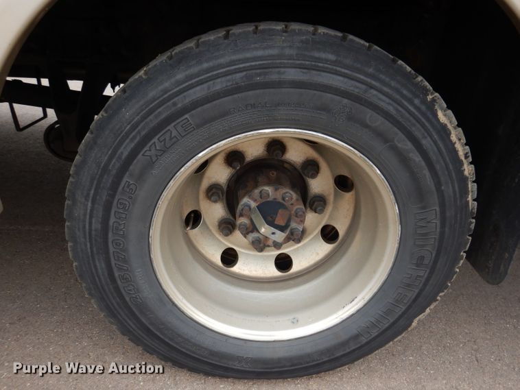 image for item IN9927 2010 Ford F650  shuttle bus