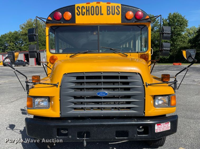 image for item JQ9724 1997 Ford B800  school bus