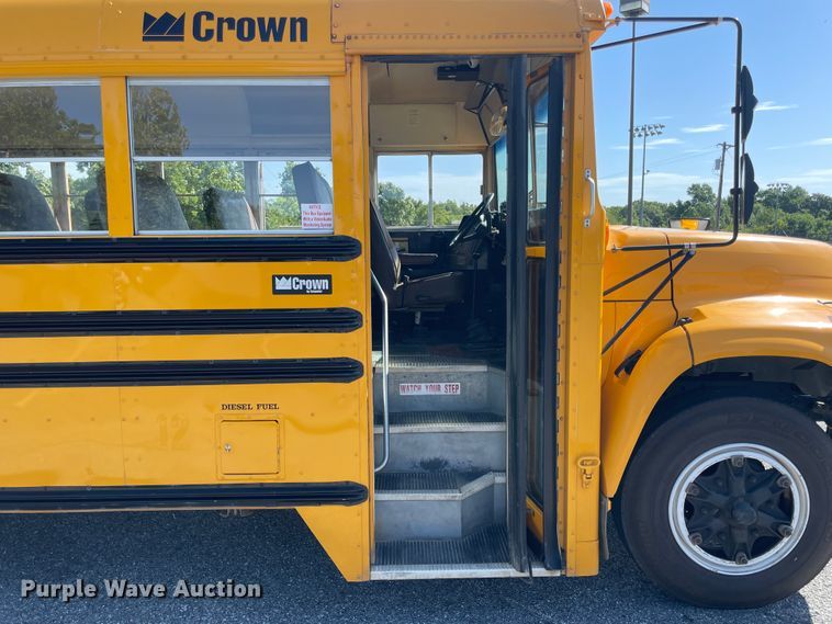 image for item JQ9724 1997 Ford B800  school bus