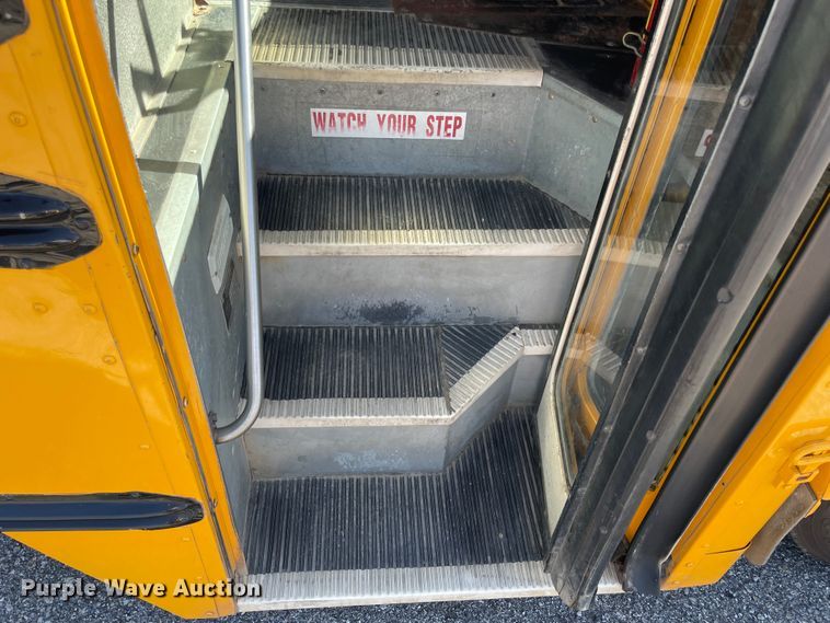 image for item JQ9724 1997 Ford B800  school bus