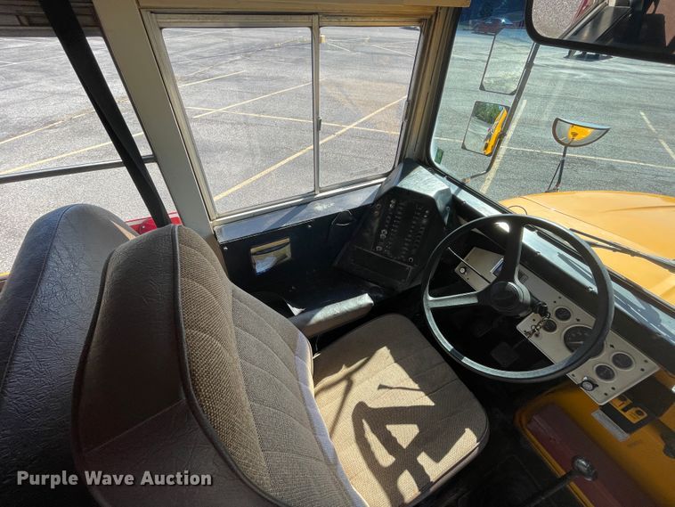 image for item JQ9724 1997 Ford B800  school bus