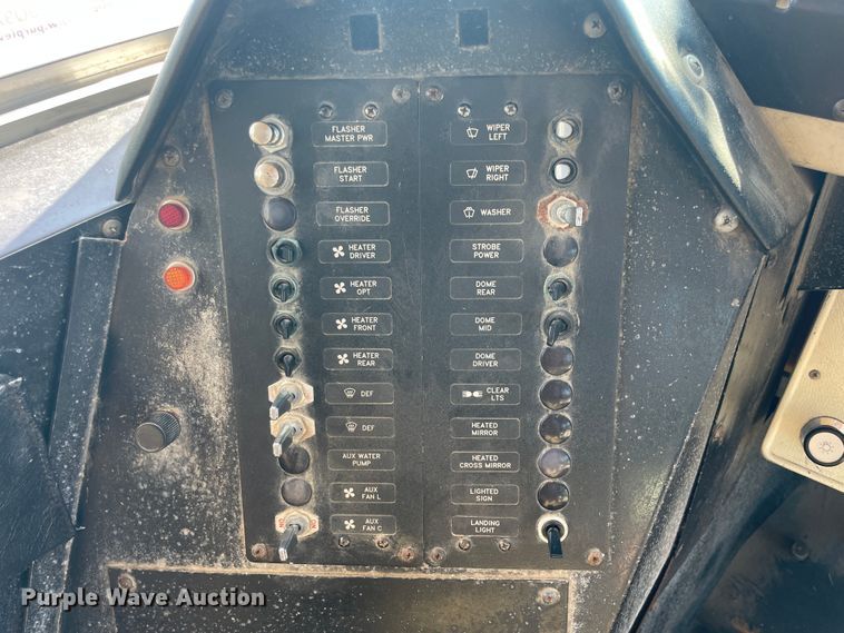 image for item JQ9724 1997 Ford B800  school bus