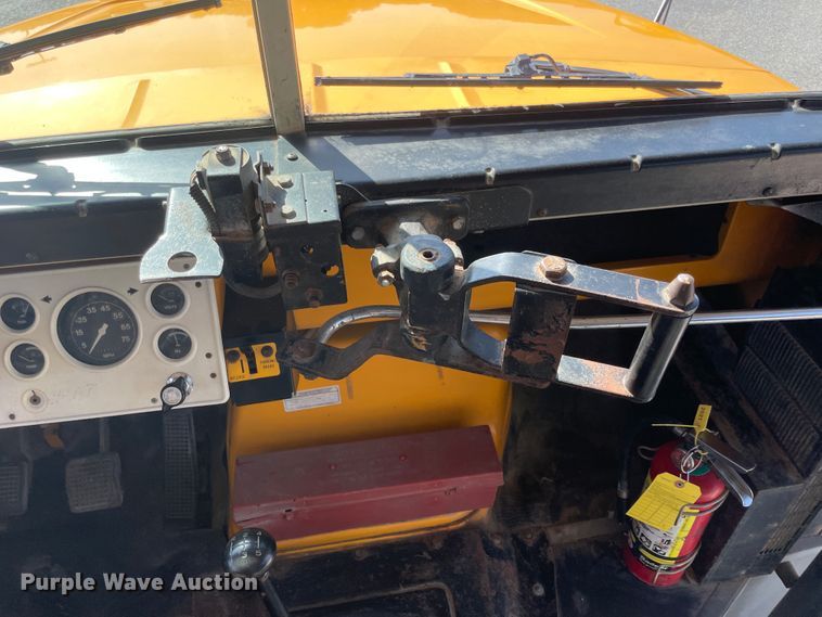 image for item JQ9724 1997 Ford B800  school bus