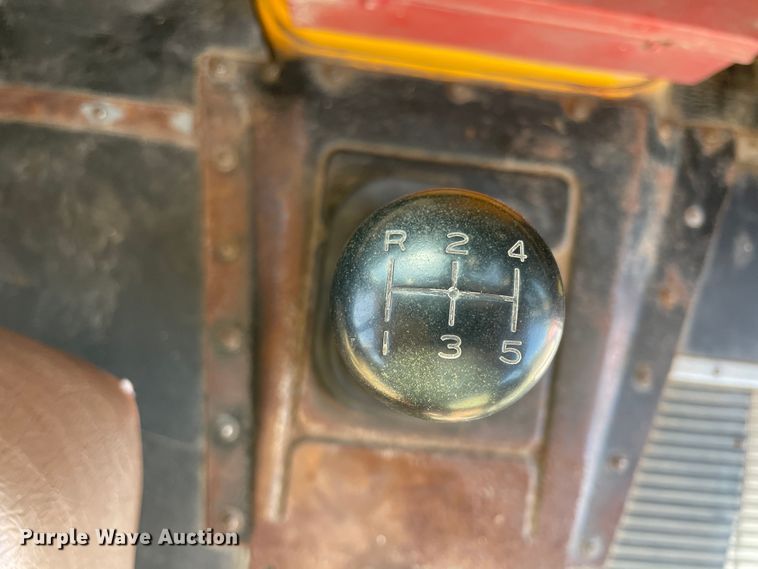 image for item JQ9724 1997 Ford B800  school bus