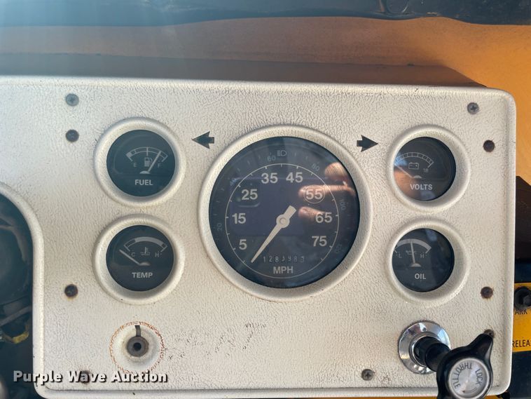 image for item JQ9724 1997 Ford B800  school bus