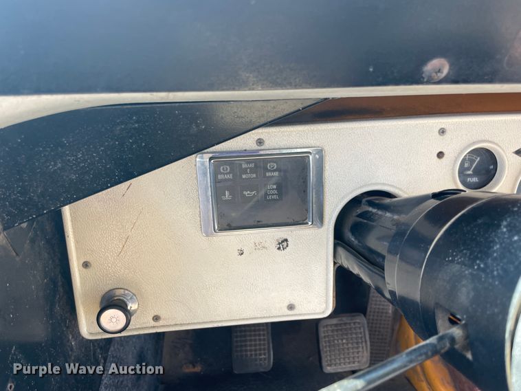 image for item JQ9724 1997 Ford B800  school bus