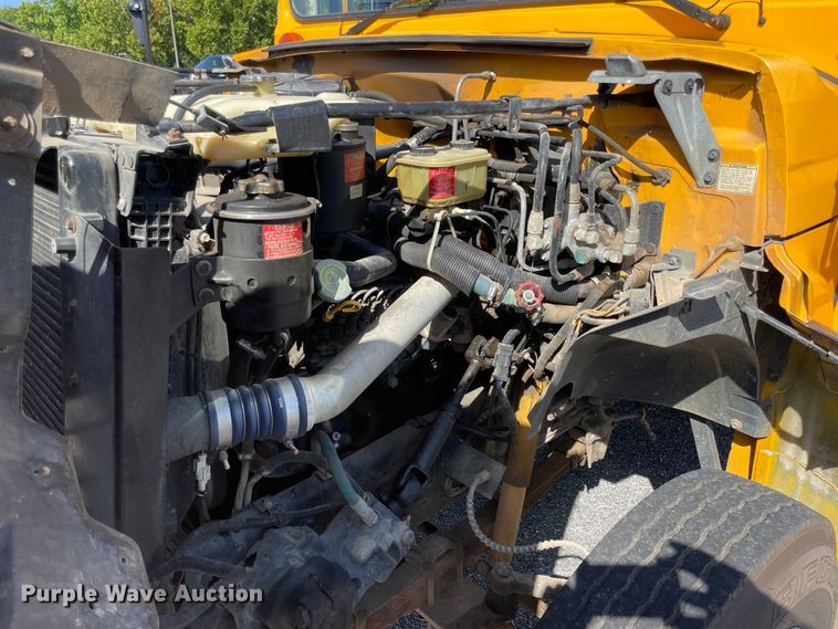 image for item JQ9724 1997 Ford B800  school bus