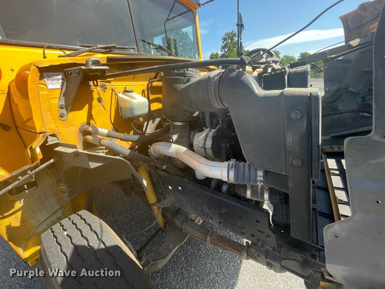 image for item JQ9724 1997 Ford B800  school bus