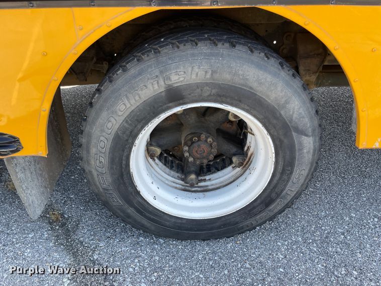 image for item JQ9724 1997 Ford B800  school bus