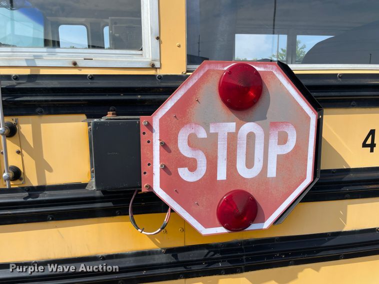 image for item JQ9748 1996 Ford B800  school bus