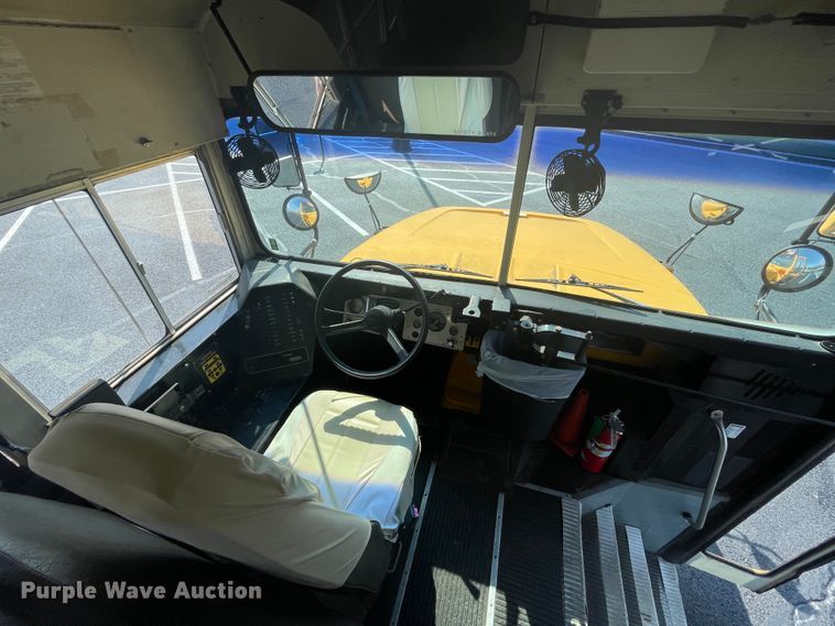 image for item JQ9748 1996 Ford B800  school bus