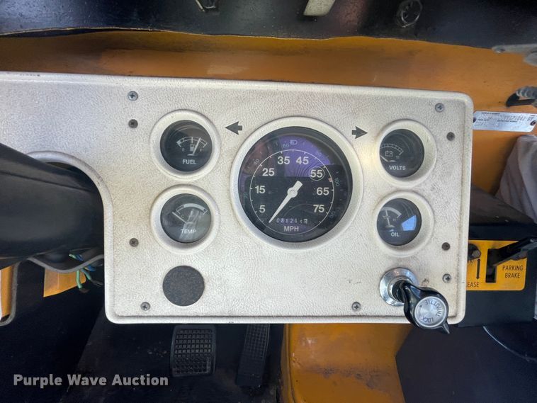 image for item JQ9748 1996 Ford B800  school bus