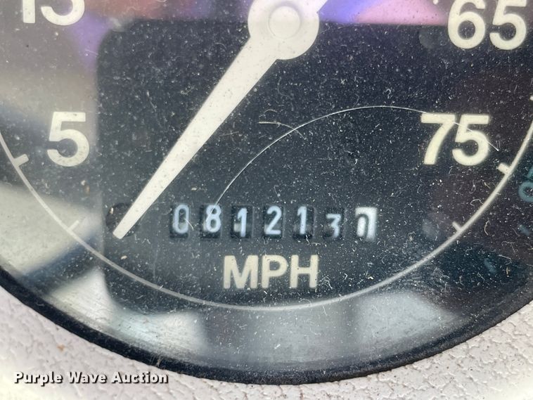 image for item JQ9748 1996 Ford B800  school bus