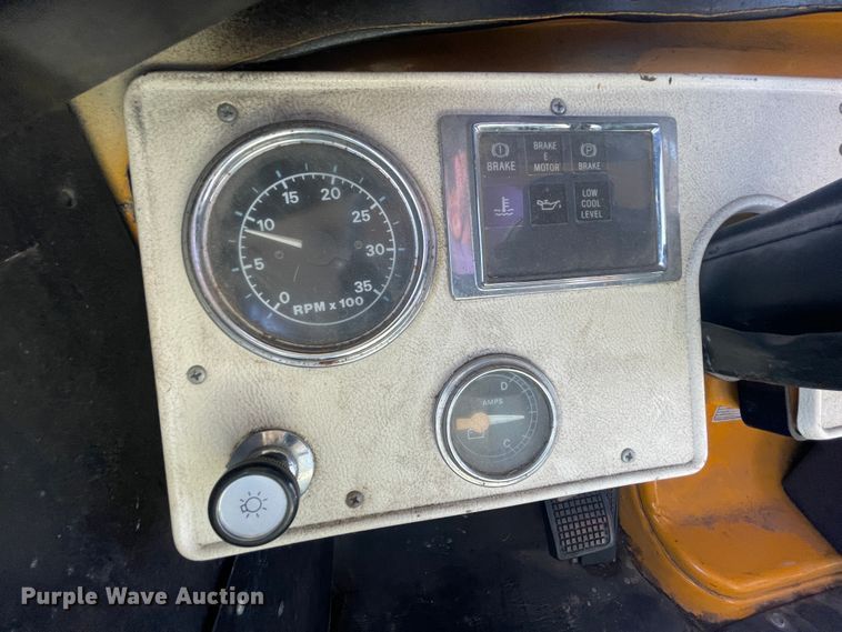 image for item JQ9748 1996 Ford B800  school bus