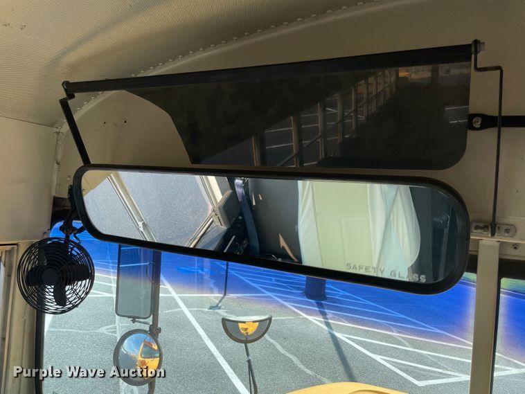 image for item JQ9748 1996 Ford B800  school bus