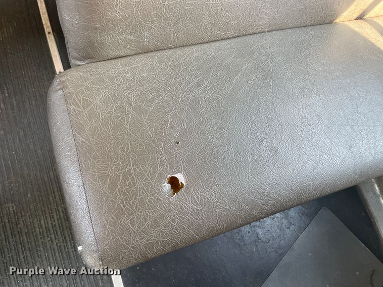 image for item JQ9748 1996 Ford B800  school bus