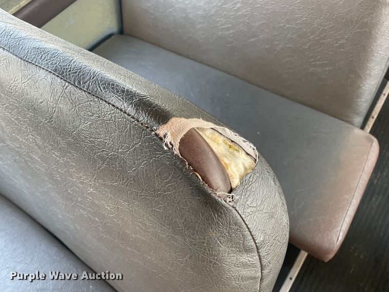 image for item JQ9748 1996 Ford B800  school bus