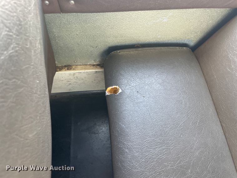 image for item JQ9748 1996 Ford B800  school bus