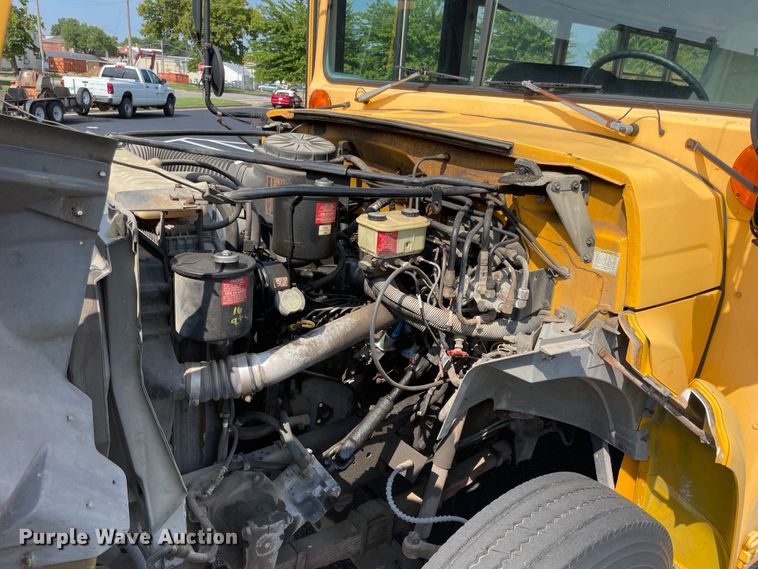 image for item JQ9748 1996 Ford B800  school bus