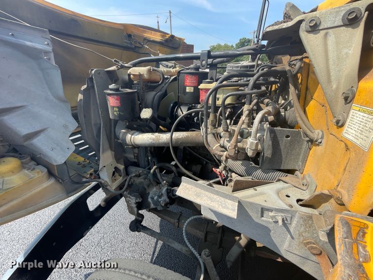 image for item JQ9748 1996 Ford B800  school bus