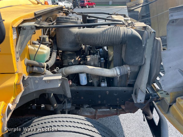 image for item JQ9748 1996 Ford B800  school bus