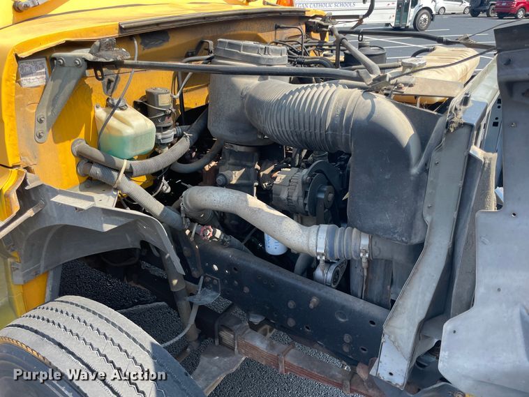 image for item JQ9748 1996 Ford B800  school bus