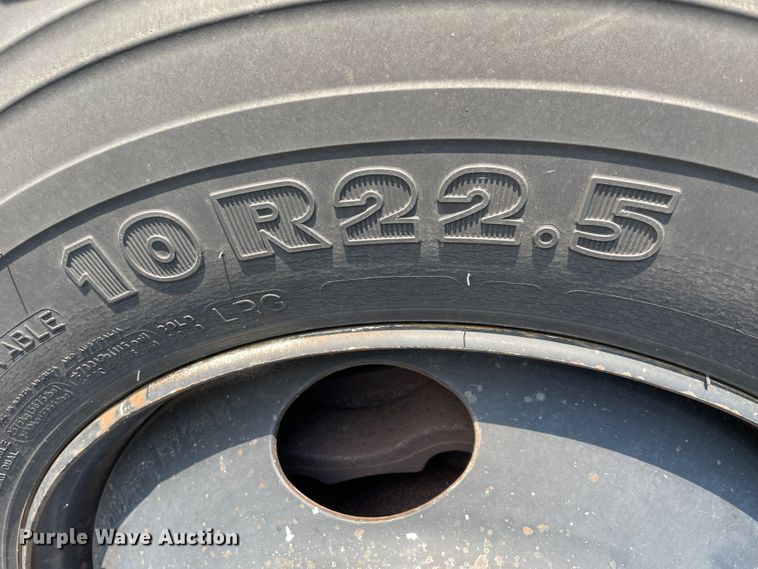 image for item JQ9748 1996 Ford B800  school bus