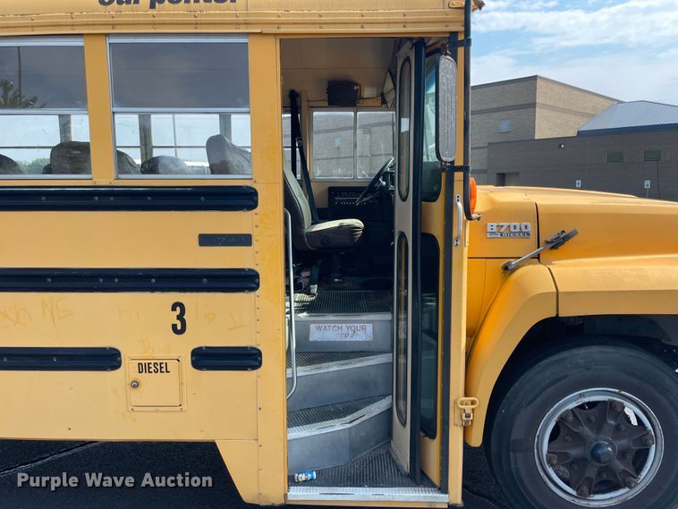 image for item JQ9750 1993 Ford B700  school bus