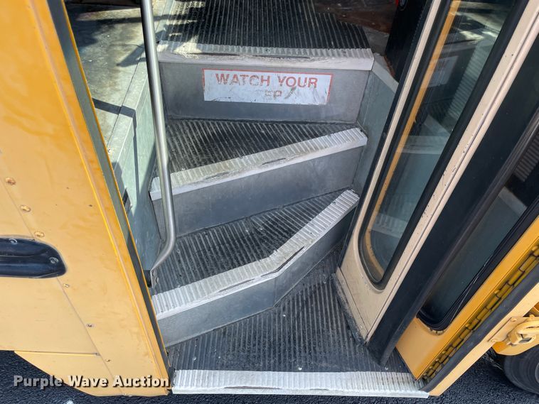 image for item JQ9750 1993 Ford B700  school bus