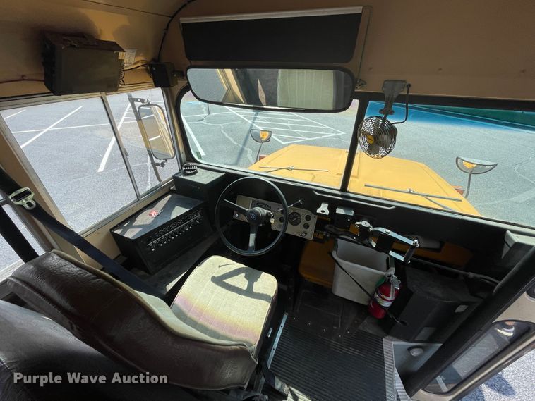 image for item JQ9750 1993 Ford B700  school bus