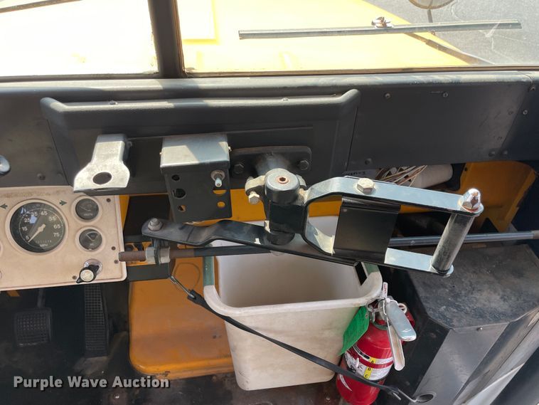 image for item JQ9750 1993 Ford B700  school bus