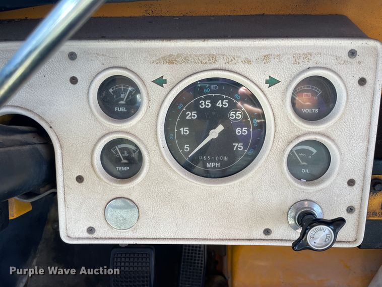 image for item JQ9750 1993 Ford B700  school bus