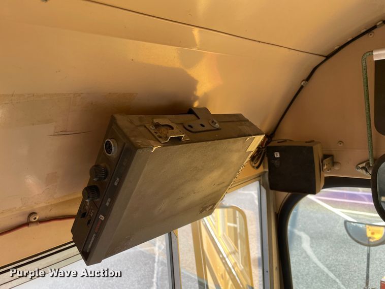 image for item JQ9750 1993 Ford B700  school bus