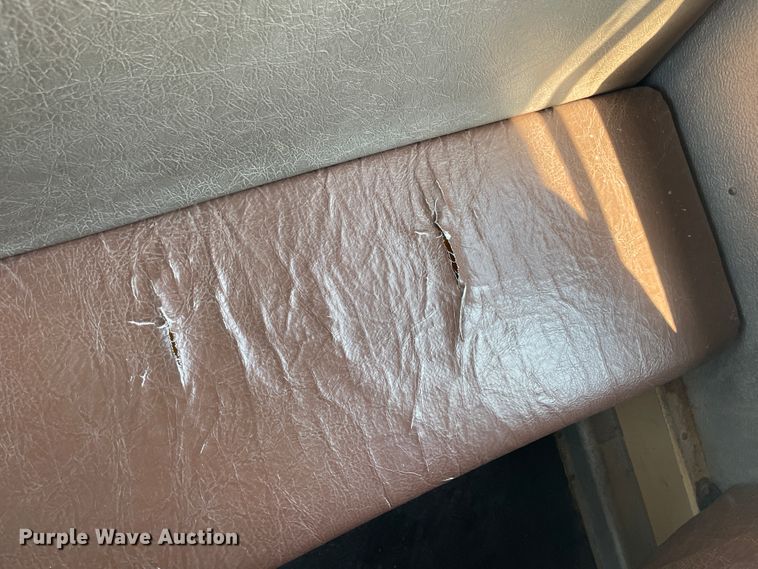 image for item JQ9750 1993 Ford B700  school bus