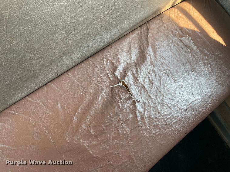 image for item JQ9750 1993 Ford B700  school bus