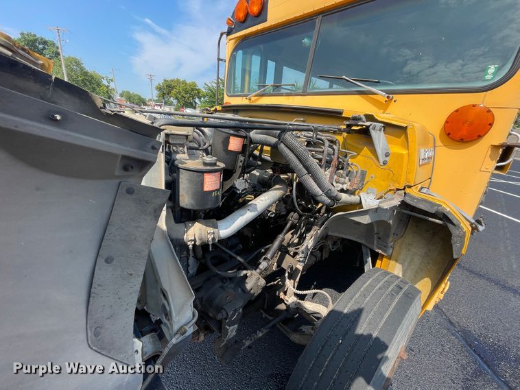 image for item JQ9750 1993 Ford B700  school bus