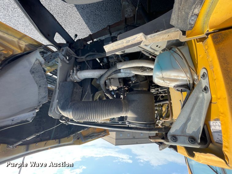 image for item JQ9750 1993 Ford B700  school bus