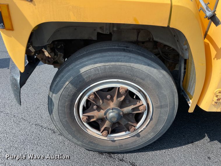 image for item JQ9750 1993 Ford B700  school bus