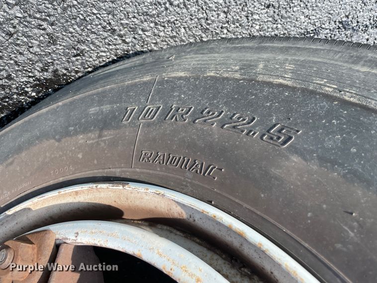 image for item JQ9750 1993 Ford B700  school bus