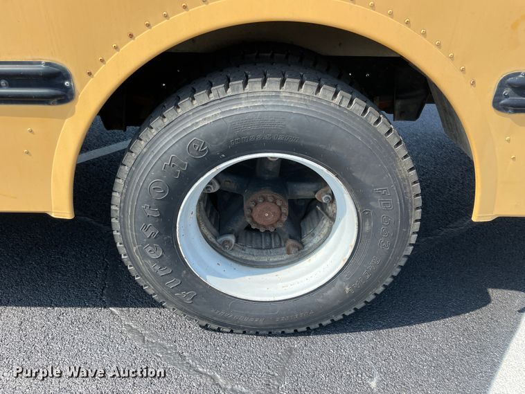 image for item JQ9750 1993 Ford B700  school bus