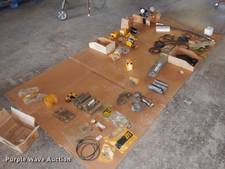 image for item JZ9863 Caterpillar motor grader parts