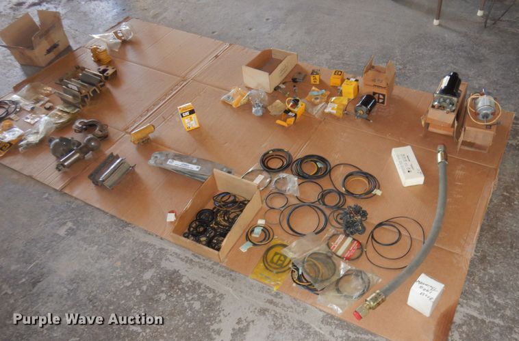 image for item JZ9863 Caterpillar motor grader parts