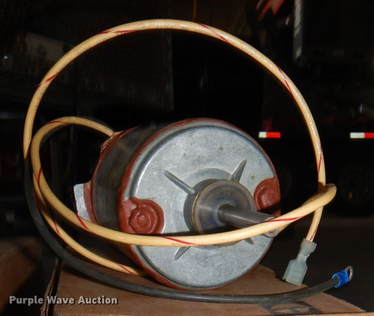 image for item JZ9863 Caterpillar motor grader parts