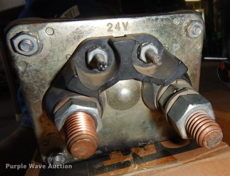 image for item JZ9863 Caterpillar motor grader parts