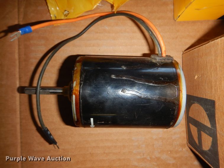 image for item JZ9863 Caterpillar motor grader parts