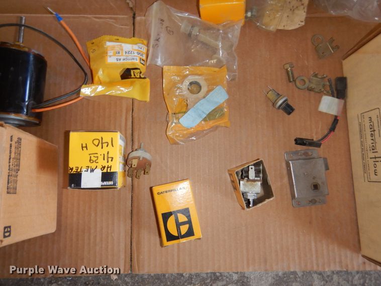 image for item JZ9863 Caterpillar motor grader parts