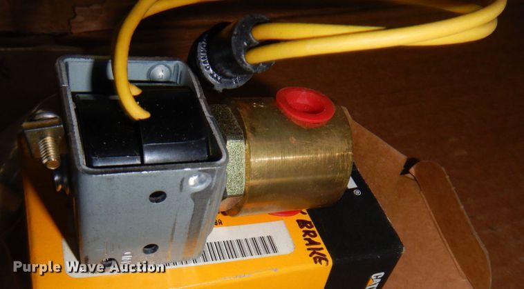 image for item JZ9863 Caterpillar motor grader parts