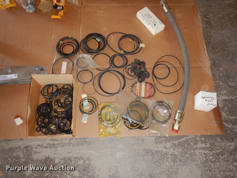 image for item JZ9863 Caterpillar motor grader parts