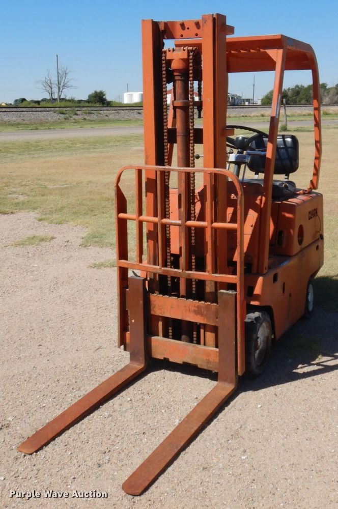 image for item JZ9864 Clark C500S30  forklift