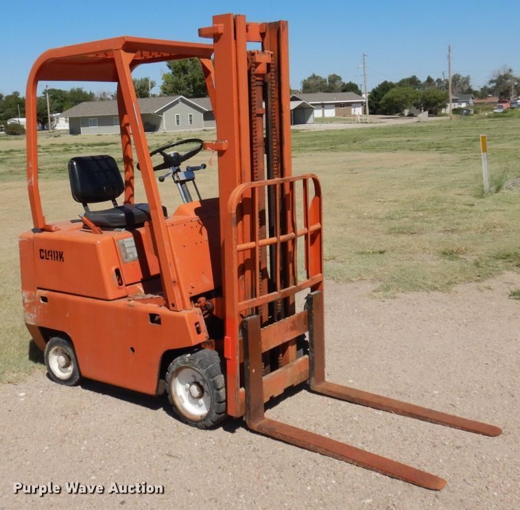 image for item JZ9864 Clark C500S30  forklift